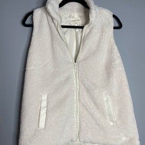 medium white sherpa vest